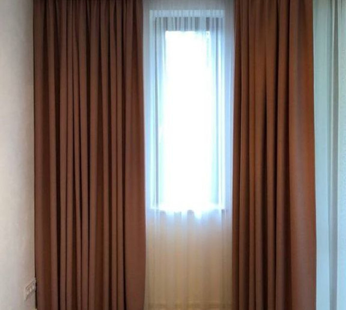 Direct curtains on the bay window 20202253