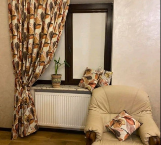 Roller blinds and curtains on hooks 20202197