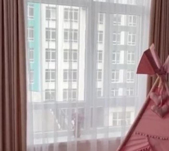 Curtains for the girl's room 20202236
