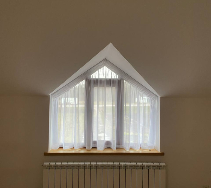 Tulle for a triangular window 20202263