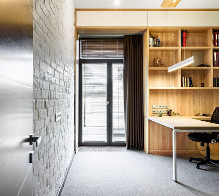 Curtains and wooden blinds 20203086