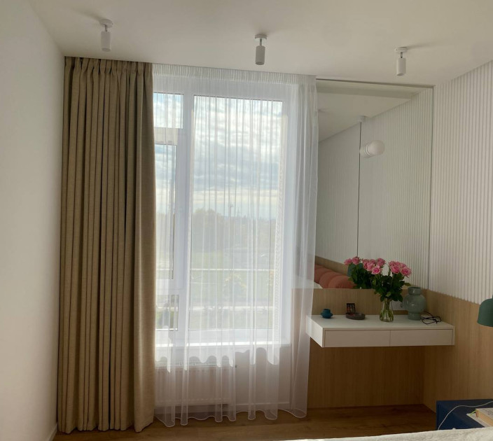 Curtain and tulle for the bedroom on the ceiling cornice 20202031