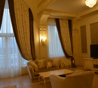 Arched curtains in the living room 20203012