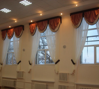 Curtains and decor in Act 20203002
