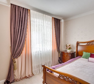 Double curtains in a bedroom in a private house 20208011