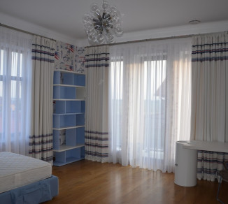 Curtains combined on panoramic windows 20201050