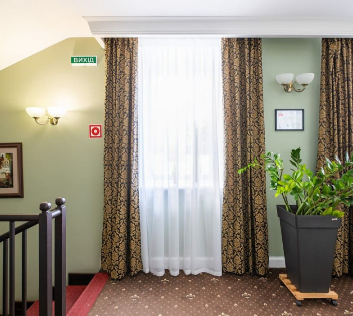 Classic curtains in the hotel 20202163