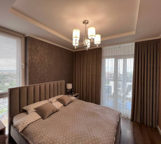 Wooden blinds and velvet curtains for the bedroom 20202321