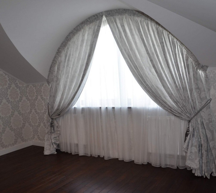 Classic curtains for a mansard arched window 20202192