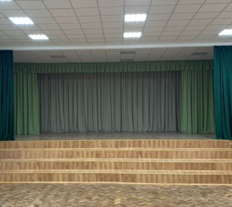 Curtains for the stage 20203140