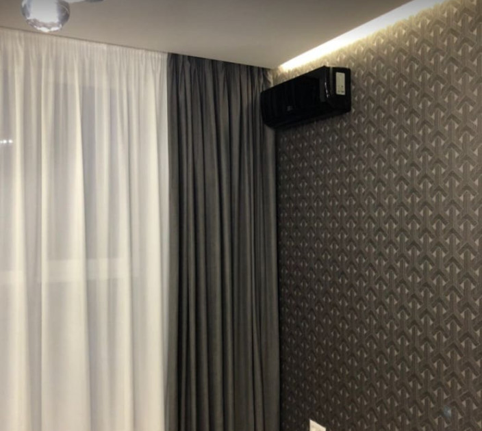 Direct curtains in apartment 20202165