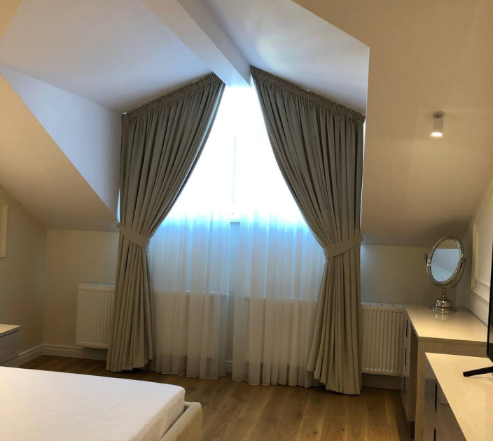 Curtains and tulle for triangular windows 20202186