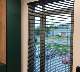 Wooden blinds for an apartment 20220016