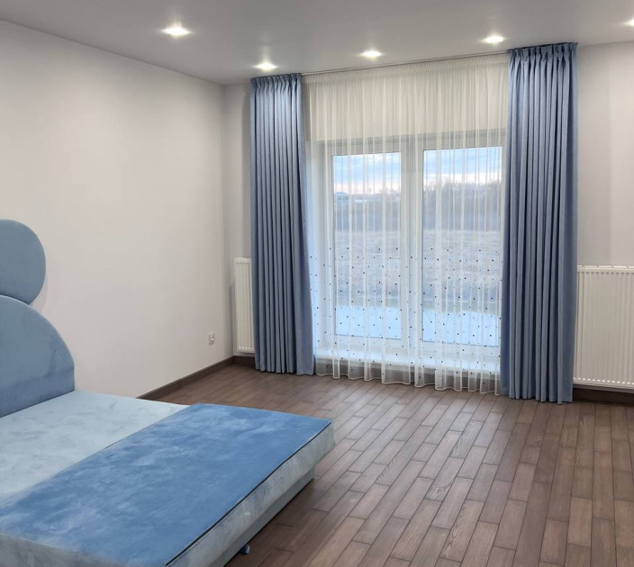 Straight curtains and polka dot tulle in the nursery 20202233