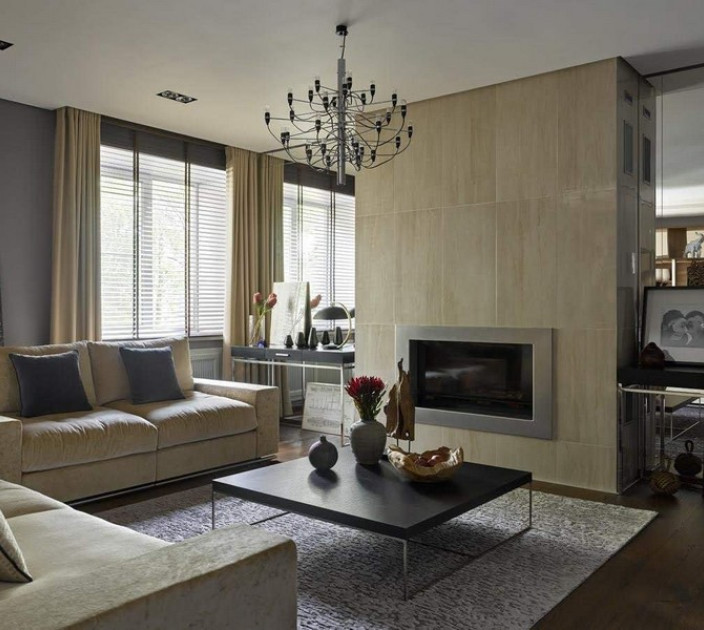 Curtains and blinds in studio apartment 20204003