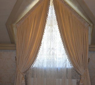 Curtains for triangular windows 20201046