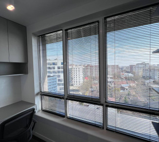 Wooden blinds in the home office 20202134