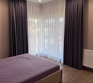 Direct curtains on the bay window 20202255