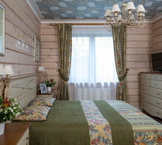 Curtains in a wooden cottage 20206014
