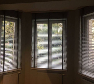 Wooden blinds for a bay window 20220005