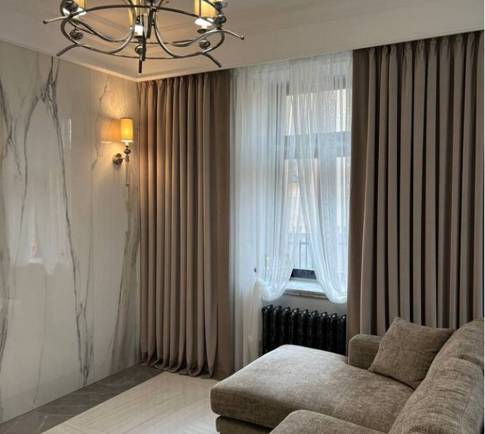 Curtains with clips and tulle on hooks 20202332