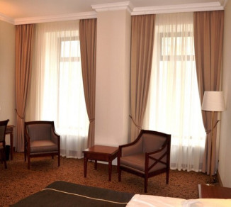 Curtains for the hotel are light-proof 20202004