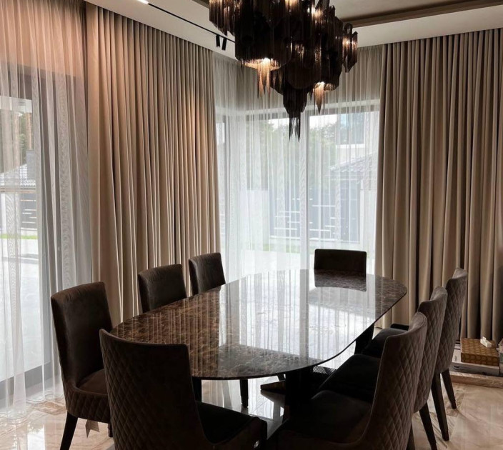 Direct curtains in the dining room 20202169