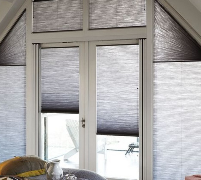 Curtains for triangular windows 20201006