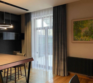 Velvet curtains in a studio apartment 20202282